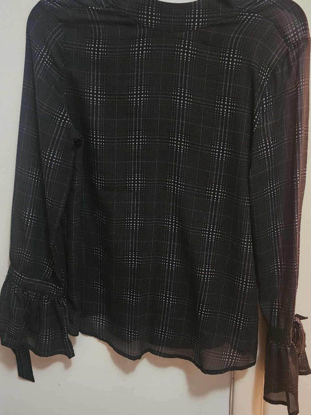 Design History Women's Black Mock Neck Long Tie Sleeve Plaid Top Size S